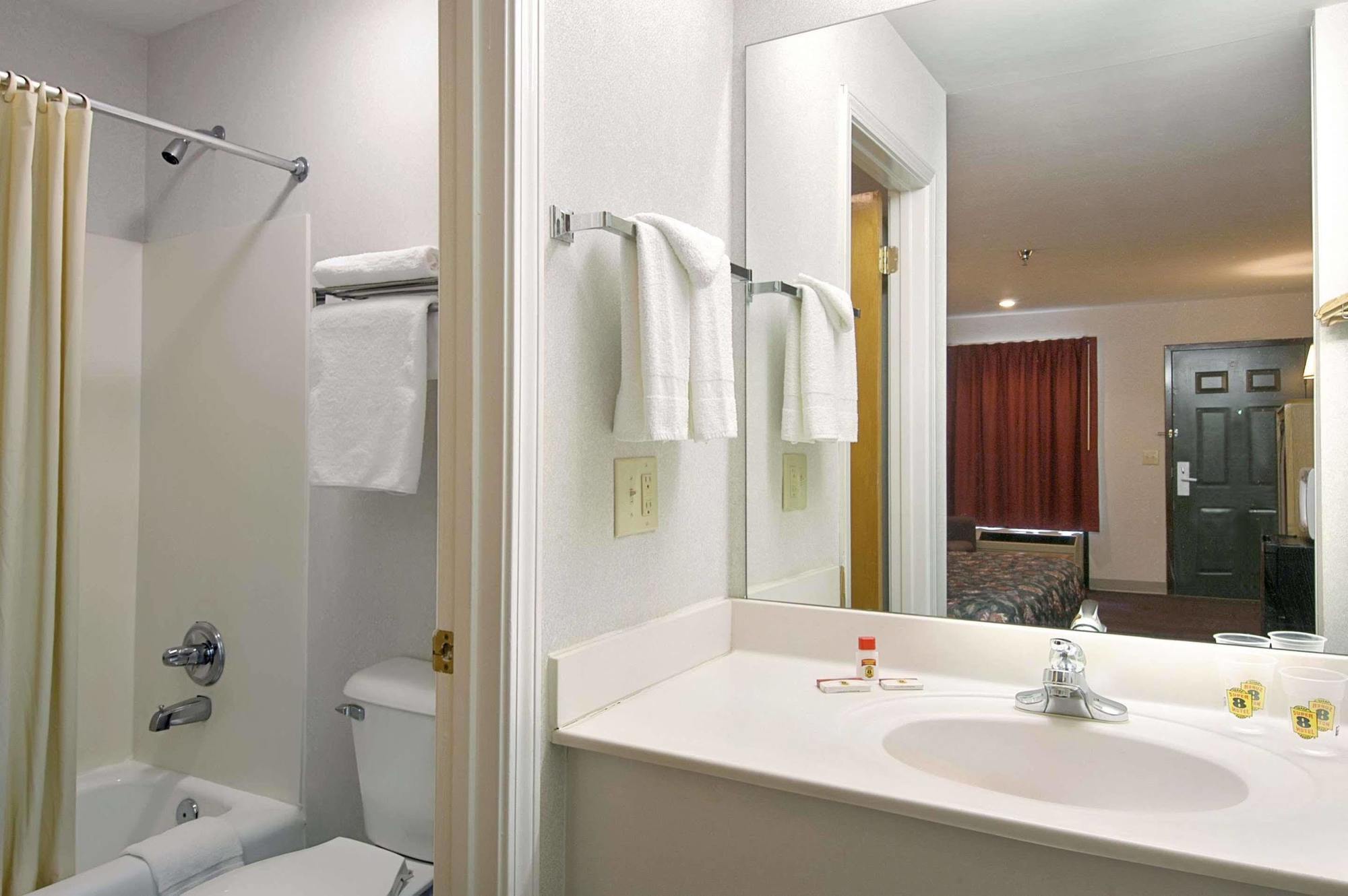 Super 8 By Wyndham Acworth/atlanta Area Hotel 2*